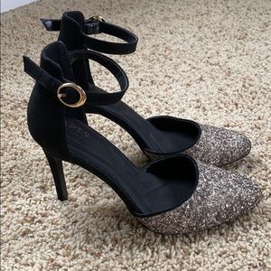 Sparkly gold toe heels 7.5